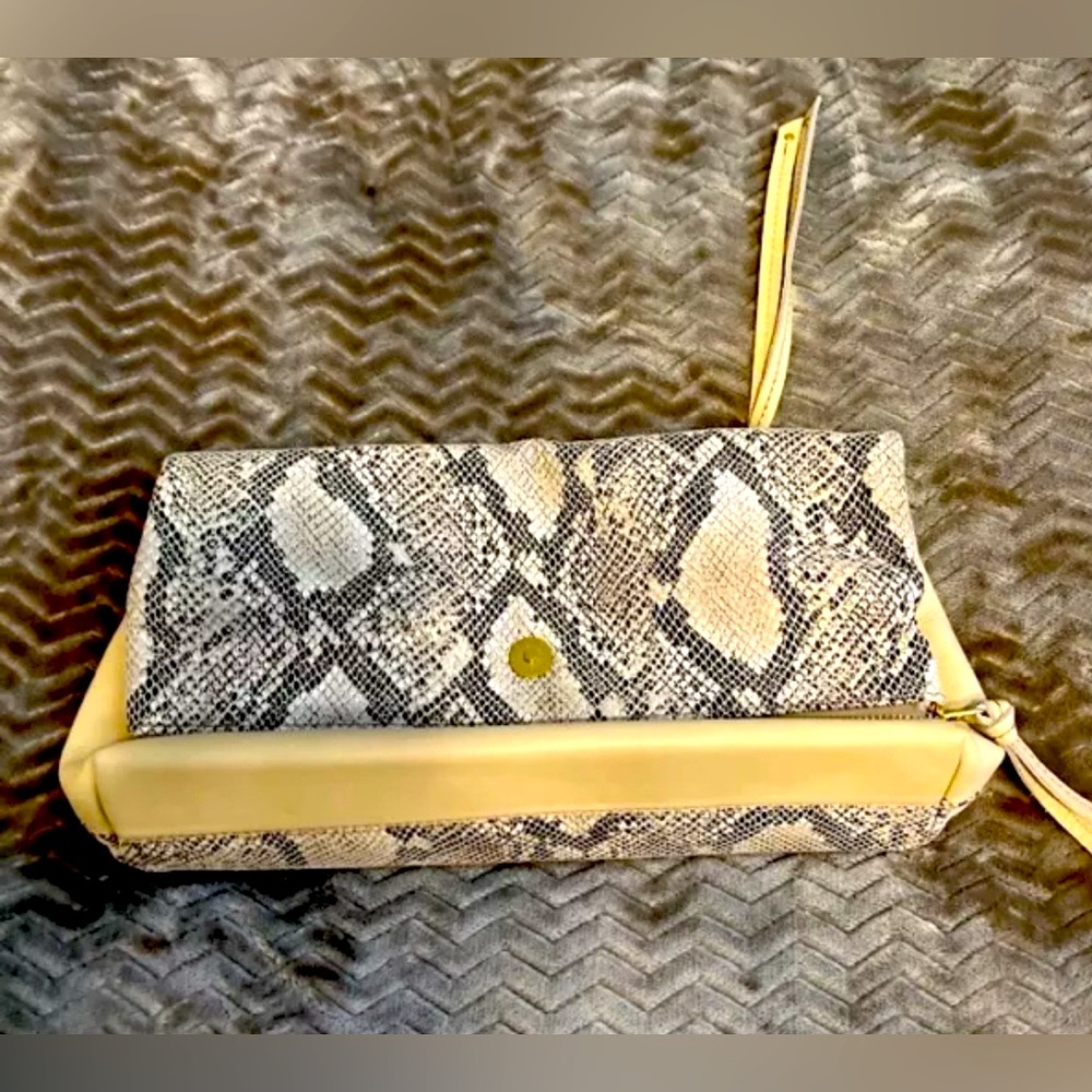 VTG VIOLA Snake  Print vegan leather tassel clutch Lined
